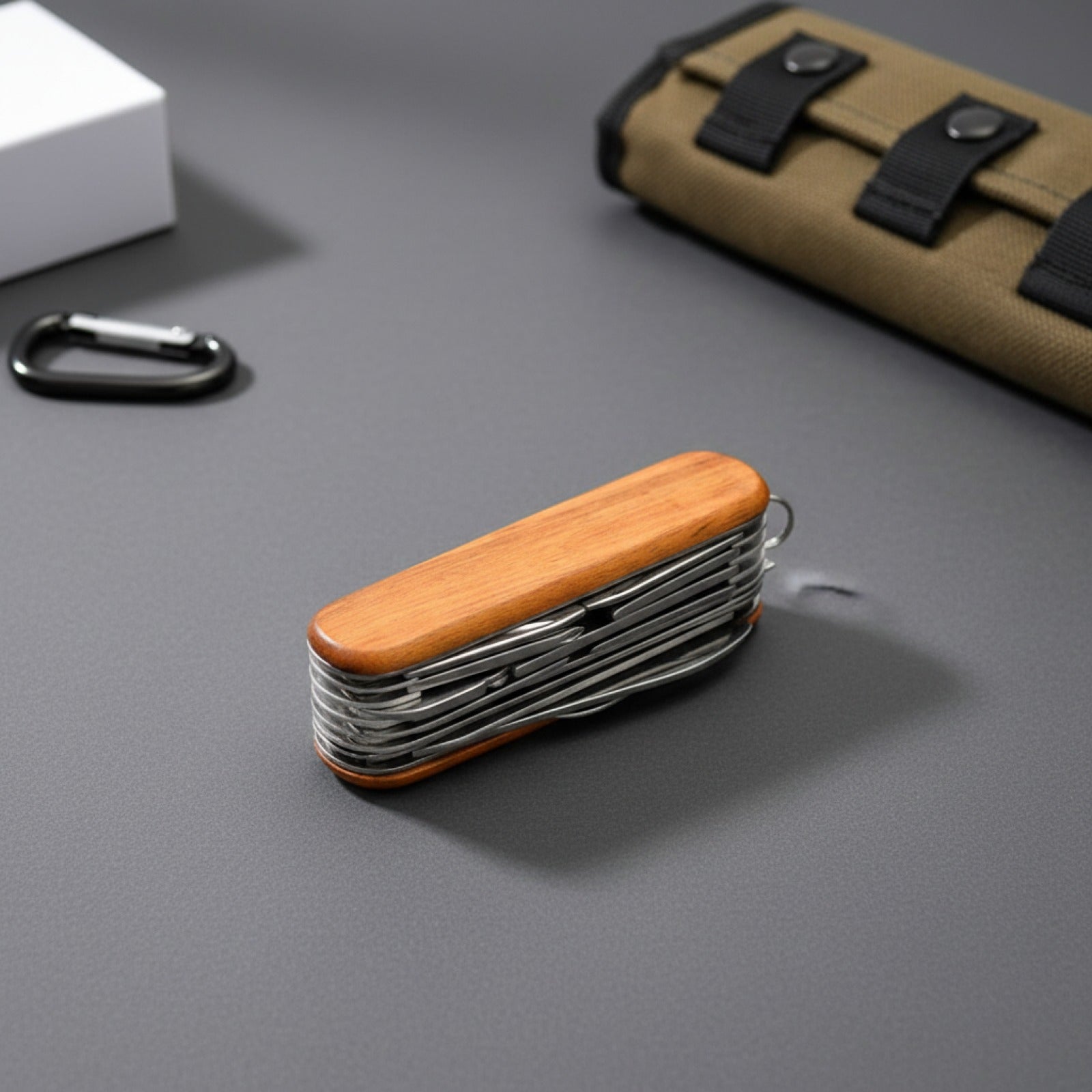 Couteau multifonction 17 en 1 portable en acier inoxydable pour camping et extérieur